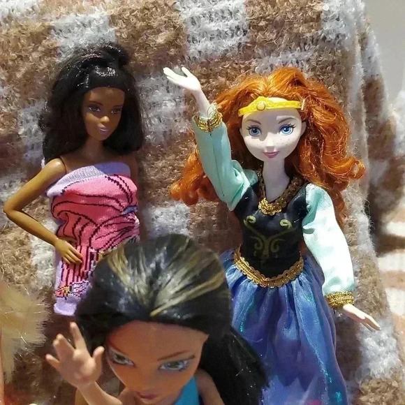 Lot of barbie dolls and friends 2x$8 Or All For $33 - Picture 4 of 6